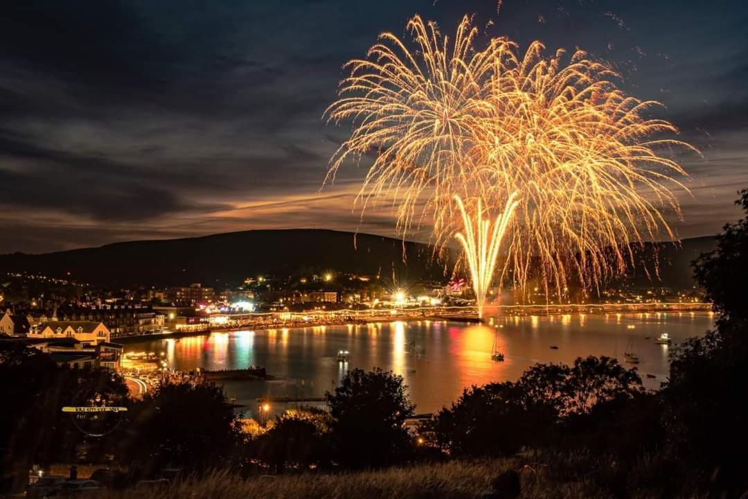 Hightide - 2 Bed With Parking, Balcony & Sea View. Swanage Quarto foto